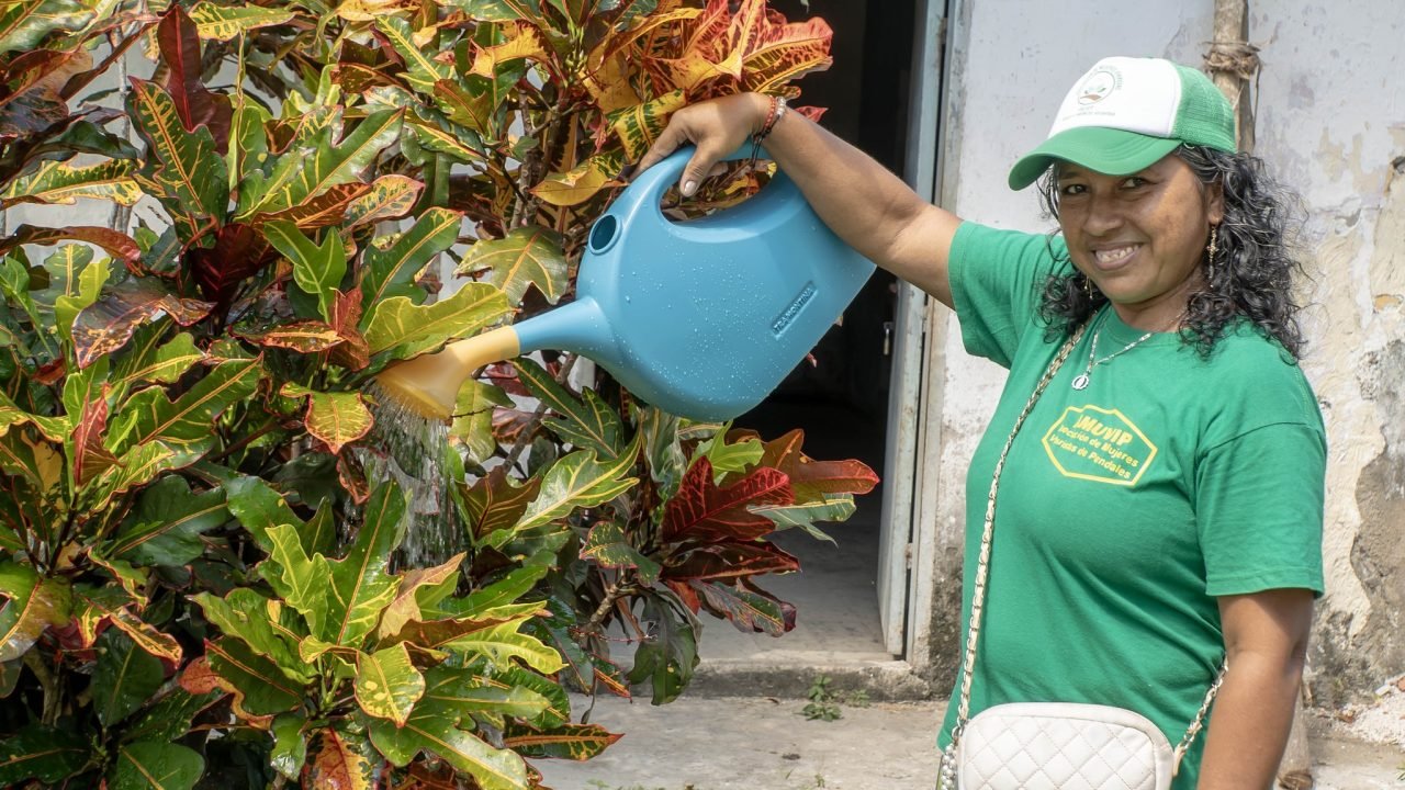VIVERO MUJERES CANAL DEL DIQUE