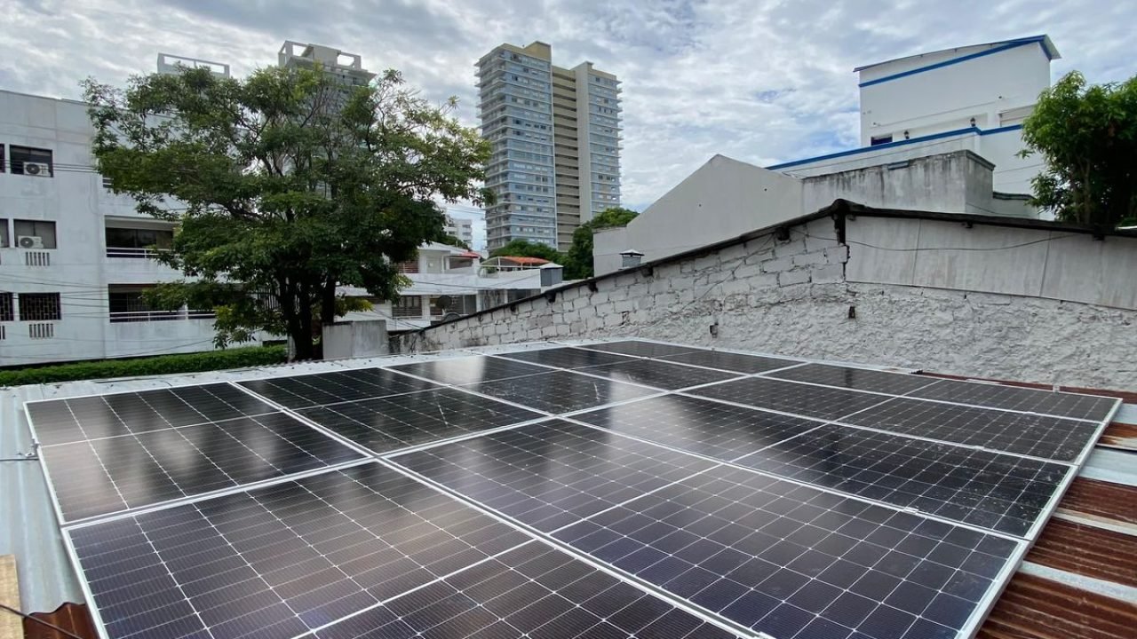 Abren el primer lavadero de  carros autosostenible del Caribe en Cartagena: funciona con  energía solar
