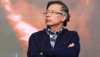 Gobierno saliente también madruga a suspender el empalme por amenaza de extradición a Petro