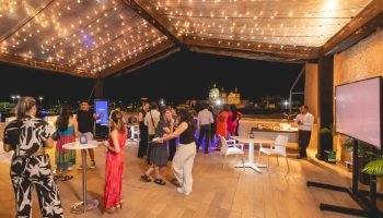 ¿Un baby shower, un cóctel o una tarde con amigos? Conoce cinco planes que puedes hacer en la terraza de Cowork Cartagena