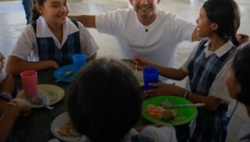“Queremos darle arroz, carne y tajá’ a nuestros estudiantes»: alcalde Kerguelén entrega PAE preparado en sitio a estudiantes de Montería