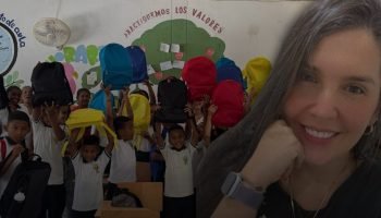 Profesora lleva esperanza y aprendizaje a niños de colegio en Turbaco entregándoles material educativo