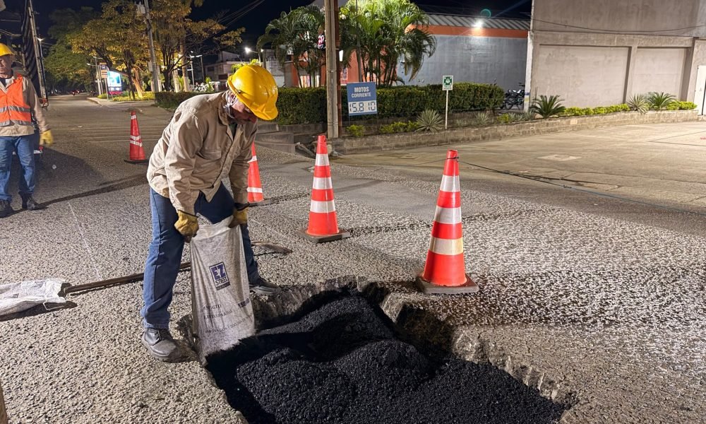 Alcalde Hugo Kerguelén destaca avance de más de 72 kilómetros de intervención vial con el programa Tapahuecos en Montería