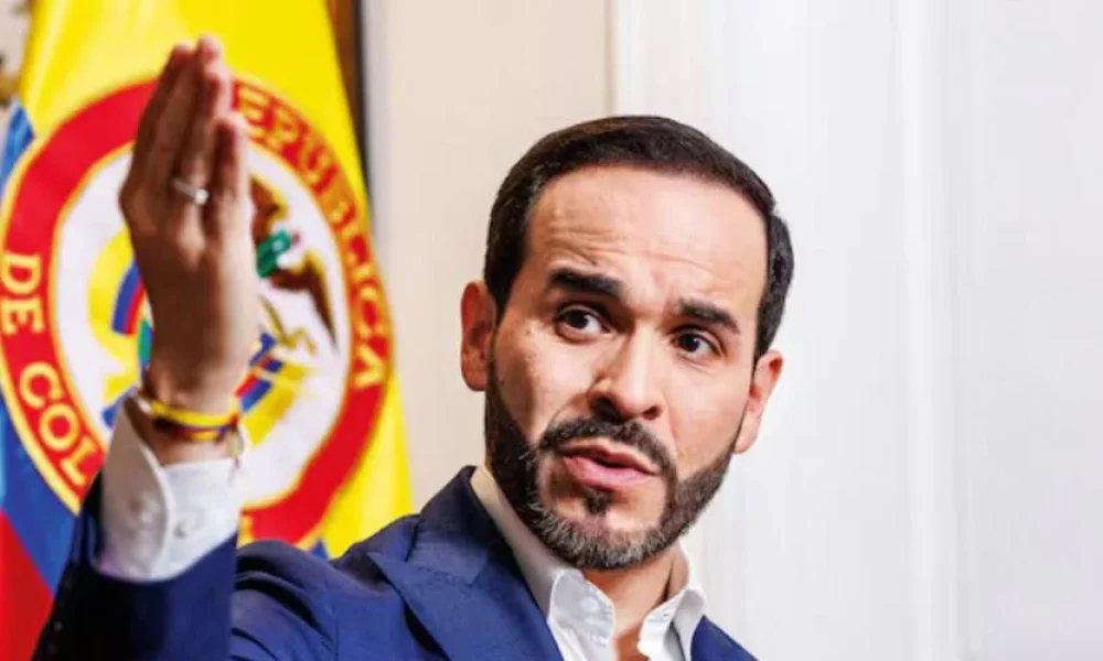 Corte suprema suspende orden que obligaba a Abelardo de la Espriella a retirar símbolos patrios y el lema “firmes por la patria” de su campaña 
