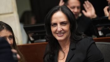 Cabal propone plan nacional para reactivar vías terciarias de Colombia