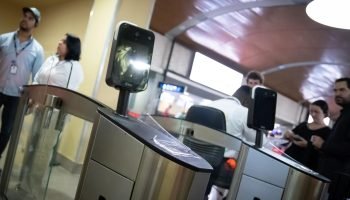 ¿Un Face ID en el aeropuerto de Cartagena? Implementan sistema que verifica rápidamente pases de abordar