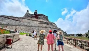 Más de 3.500 personas llenaron el Castillo de San Felipe en Cartagena durante una jornada de música, títeres y tradición