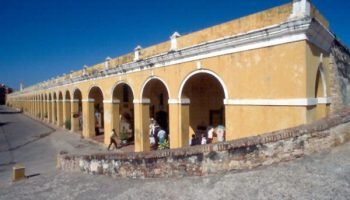 El cuartel de las Bóvedas: la fortaleza militar de Cartagena que se convirtió en un mercado artesanal
