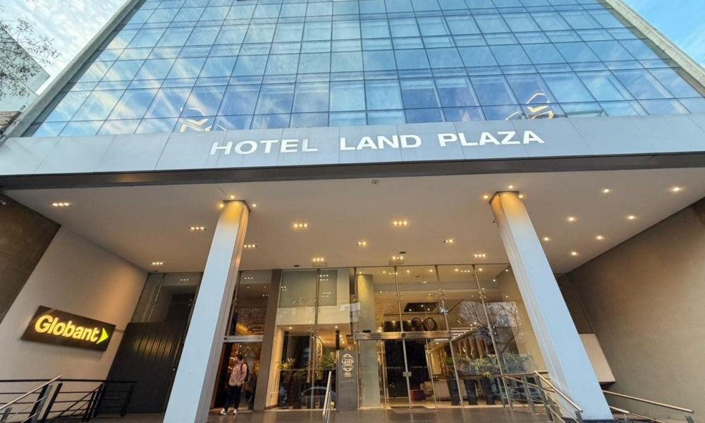 El Hotel Land Plaza recibió al fam trip internacional que busca descubrir los secretos de La Plata, la ciudad de las diagonales