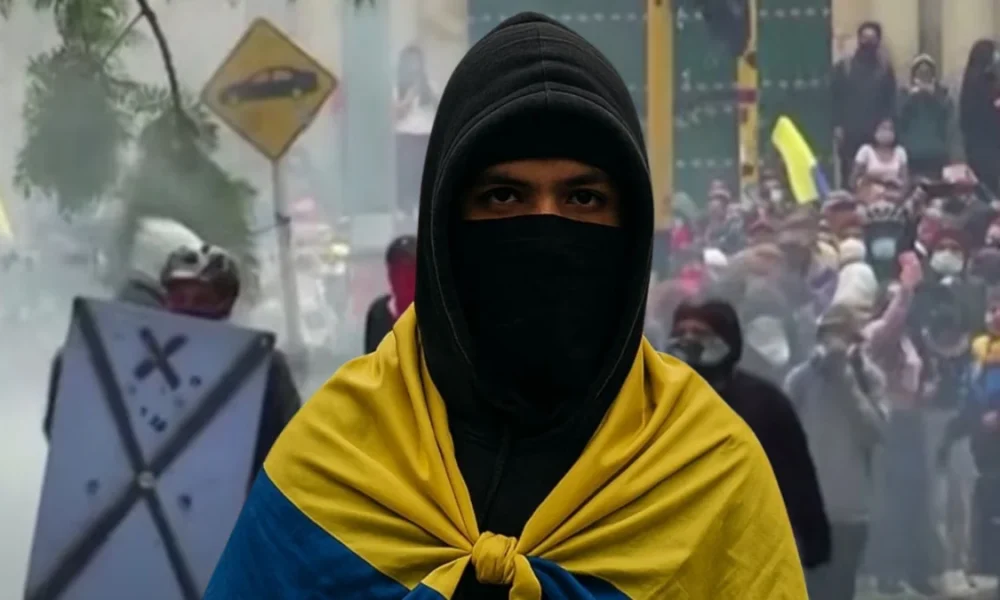 ¿Cárcel por protestar encapuchado? proyecto de ley busca penas de hasta de 8 años para quienes oculten su identidad y cometan actos vandálicos