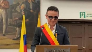 “Me siento querido en mi casa”: Fonseca recibió emotivo homenaje en Bogotá por su trayectoria musical