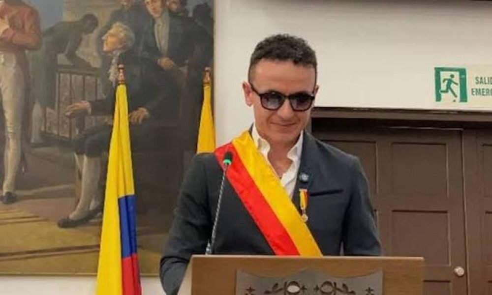 “Me siento querido en mi casa”: Fonseca recibió emotivo homenaje en Bogotá por su trayectoria musical