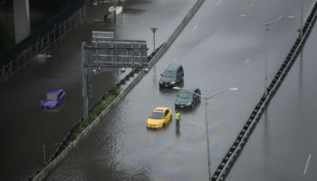 Histórica tormenta inunda Nueva York y deja víctimas antes de Halloween