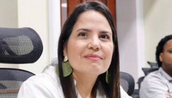 Concejal Laura Díaz se pronuncia sobre protesta de una mujer por la salud mental de su hermana