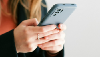 Mujer perdió casi $10 millones por fraude digital y logró recuperar su dinero tras reclamo al banco