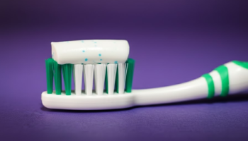 Invima elimina el registro sanitario obligatorio para los cepillos dentales en Colombia