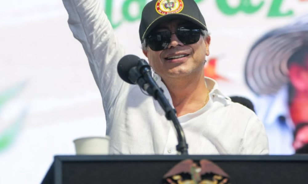 Gustavo Petro responde a suspensión del aumento del salario mínimo y anuncia nuevo decreto transitorio