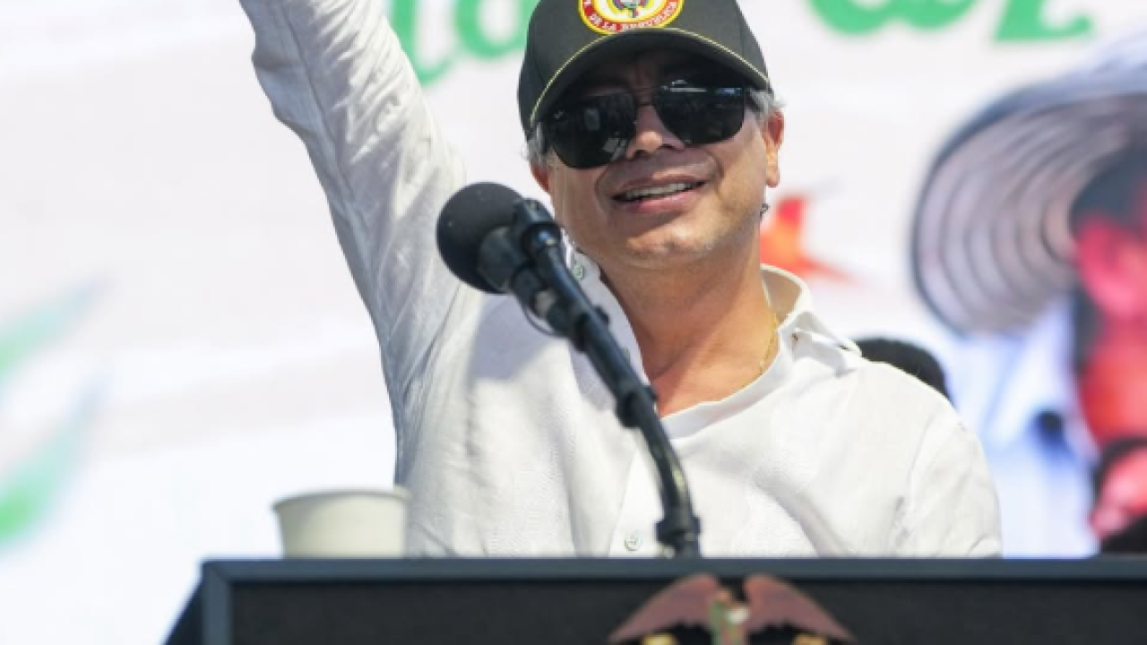 Redes Sociales @gustavopetrourrego