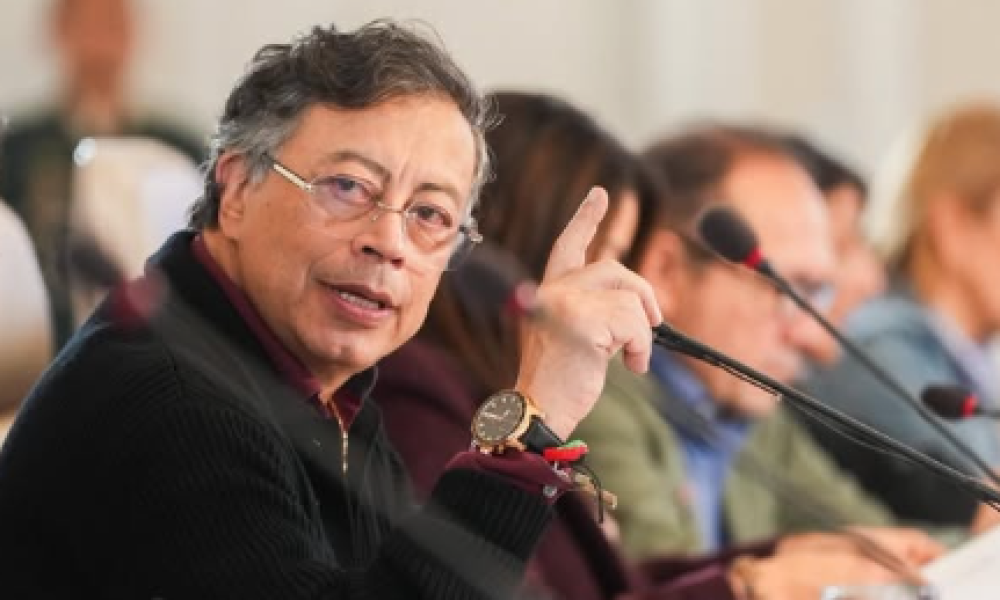 Exministros de Hacienda cuestionan propuesta de inversión forzosa al sistema financiero