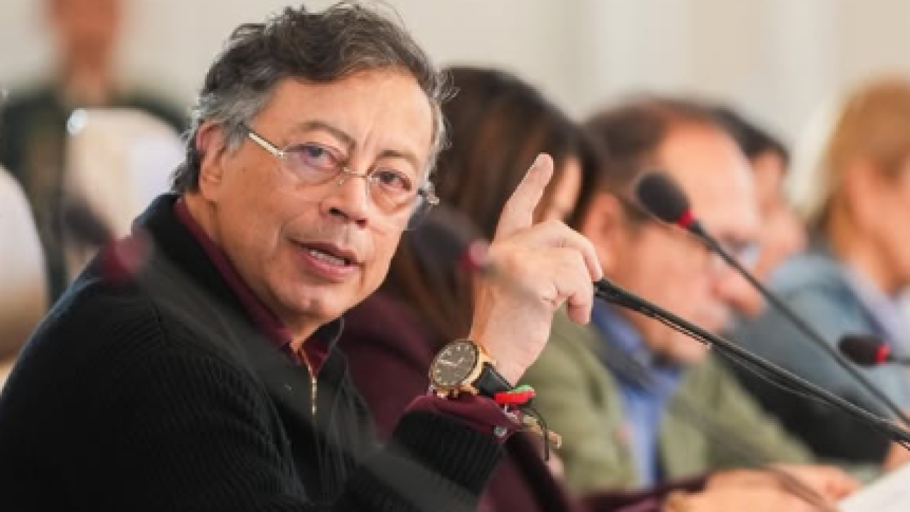 Redes Sociales @gustavopetrourrego