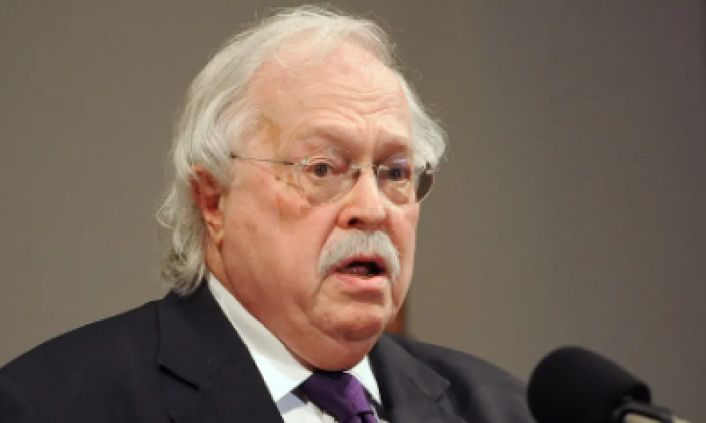 Forense que presenció la autopsia de Jeffrey Epstein pone en duda que su muerte haya sido un suicidio