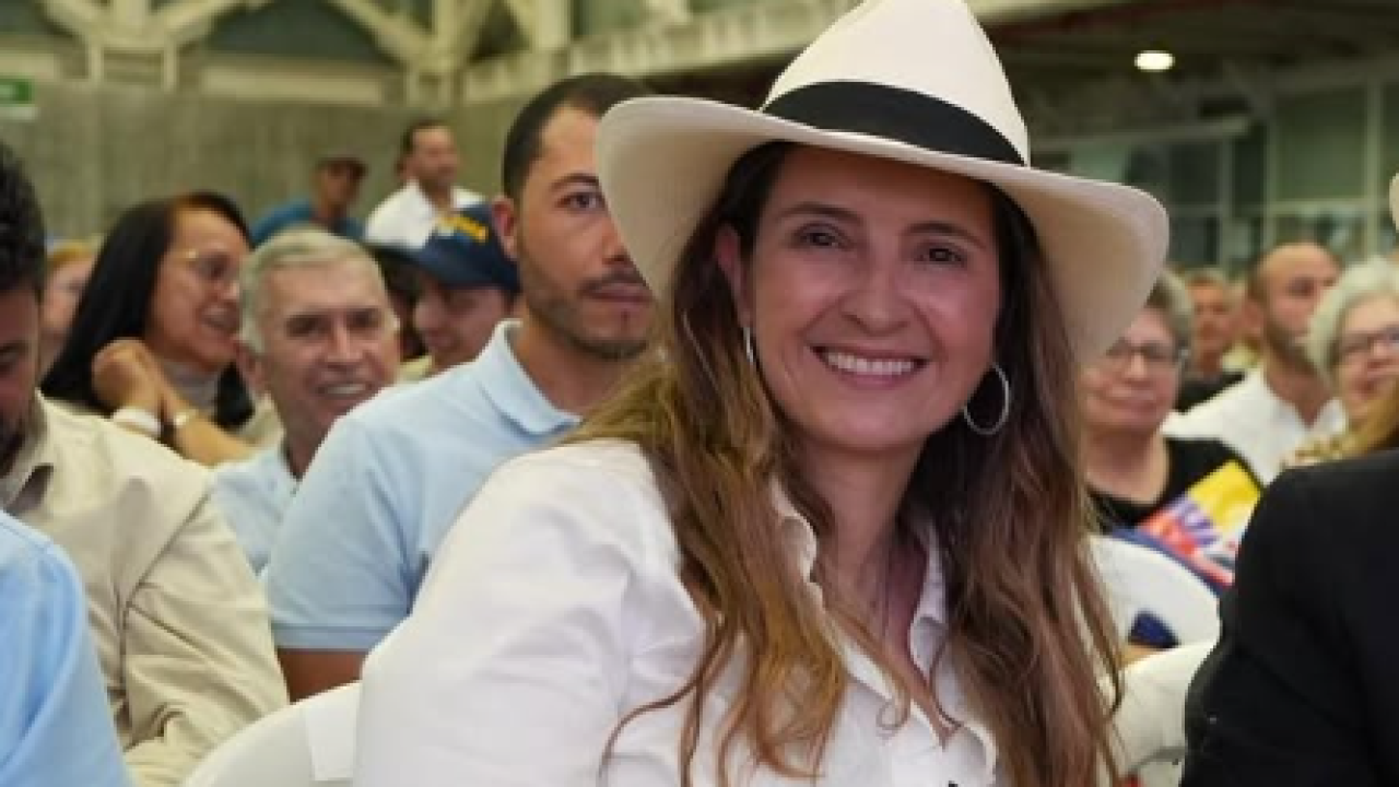 Redes Sociales @palomavalencial