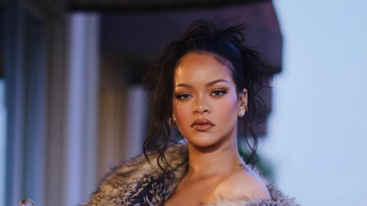 Redes Sociales @badgalriri