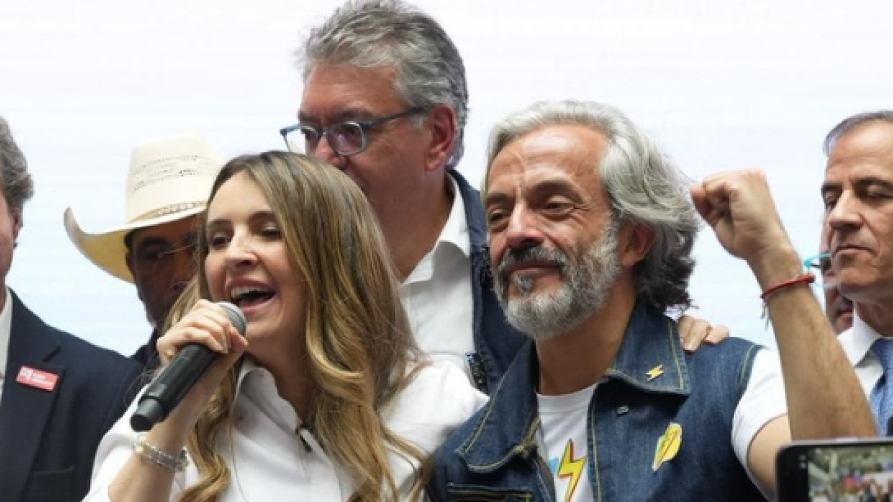 Redes Sociales @jdoviedoar