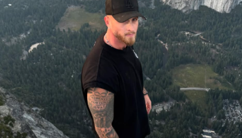 Chet Hanks, hijo de Tom Hanks, envía mensaje a Colombia tras quedar “atrapado” en Medellín por problemas con su pasaporte