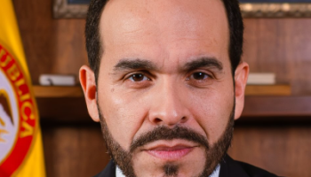 Abelardo de la Espriella defiende su candidatura independiente y rechaza alianzas con partidos tradicionales