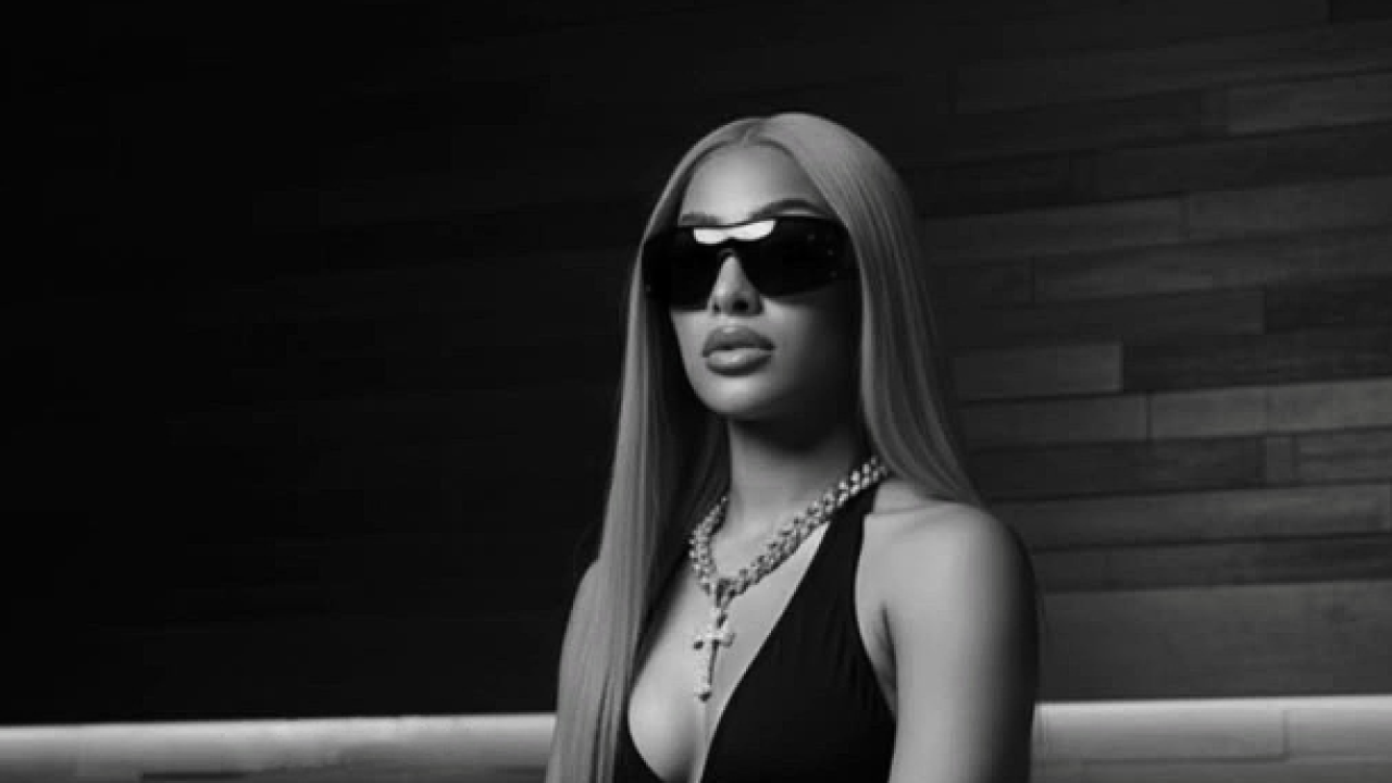 Redes Sociales @yailinlamasvirail