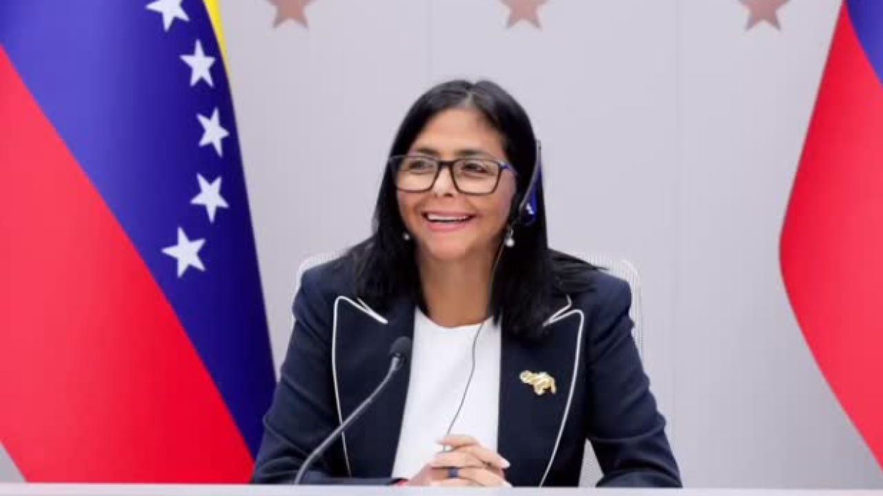 Redes Sociales @delcyrodriguezv