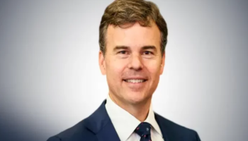 Estados Unidos nombra a John Barrett como jefe de misión en Venezuela tras restablecer relaciones