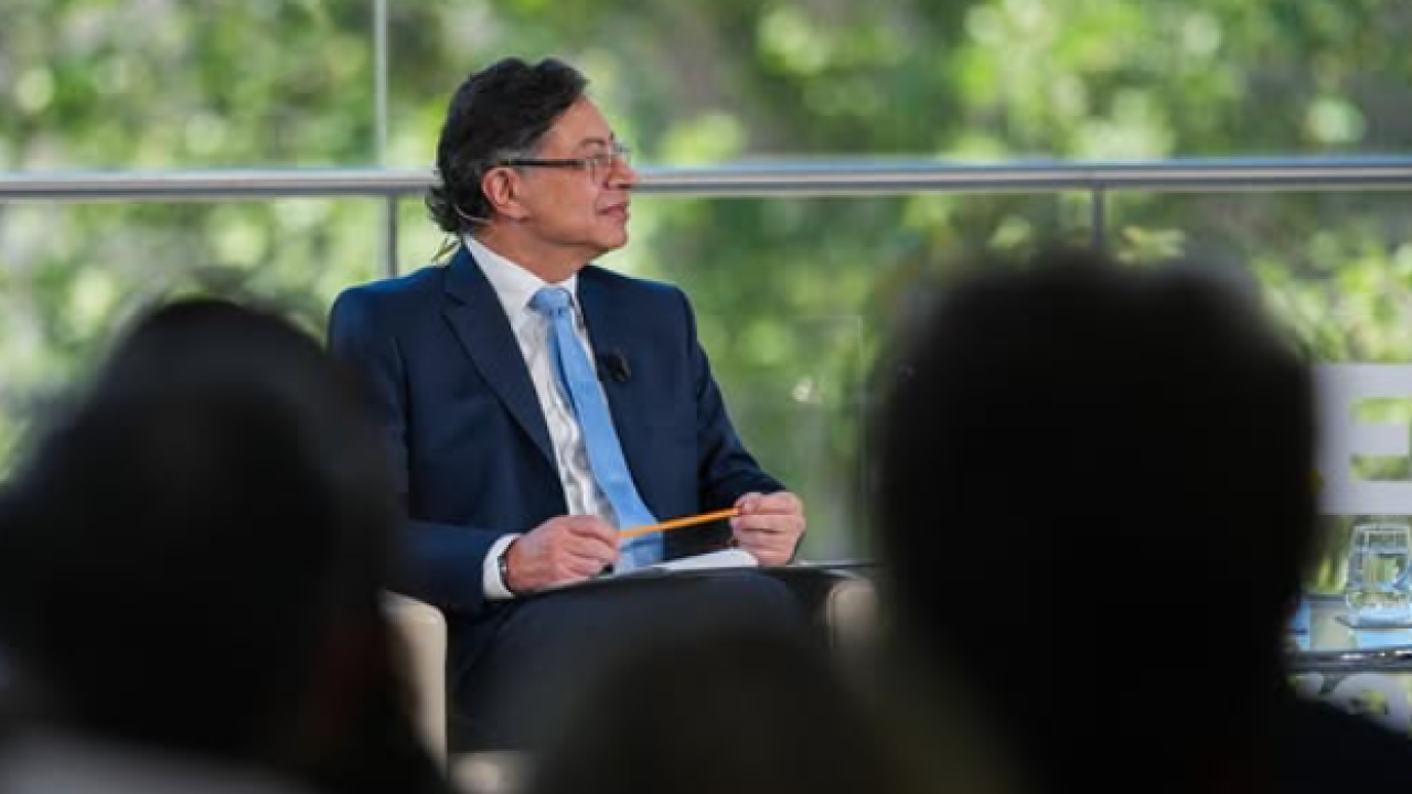 Redes Sociales @gustavopetrourrego