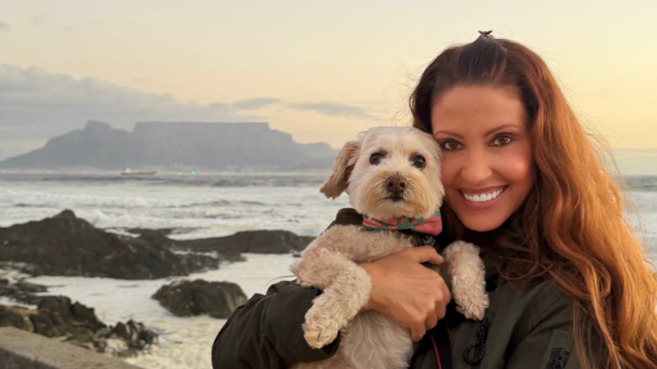 Redes Sociales @shannonelizabeth