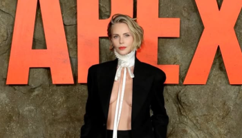 Charlize Theron revela el episodio que marcó su infancia y envía mensaje a víctimas de violencia