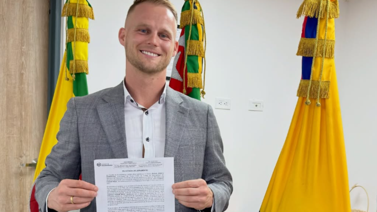 Redes Sociales @dominiccolombia