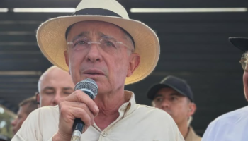 Álvaro Uribe reafirma apoyo a Paloma Valencia y lanza críticas contra Petro y Cepeda