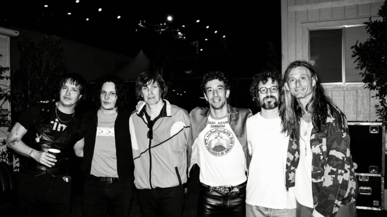 Redes Sociales @thestrokes