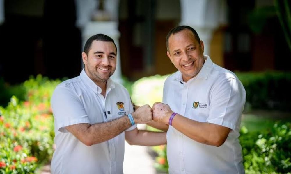 Entre aplausos y un fuerte abrazo, la universidad de Cartagena reconoce a Yamil Arana por su aporte al departamento