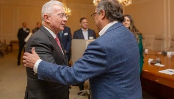 “Es una trama electoral”, Uribe tras reciente indagatoria y se va en contra Petro; este lo invita a ir a la JEP