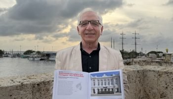 Orgullo cartagenero: arquitecto Rodolfo Ulloa Vergara recibe doble reconocimiento en la XXX Bienal de Arquitectura