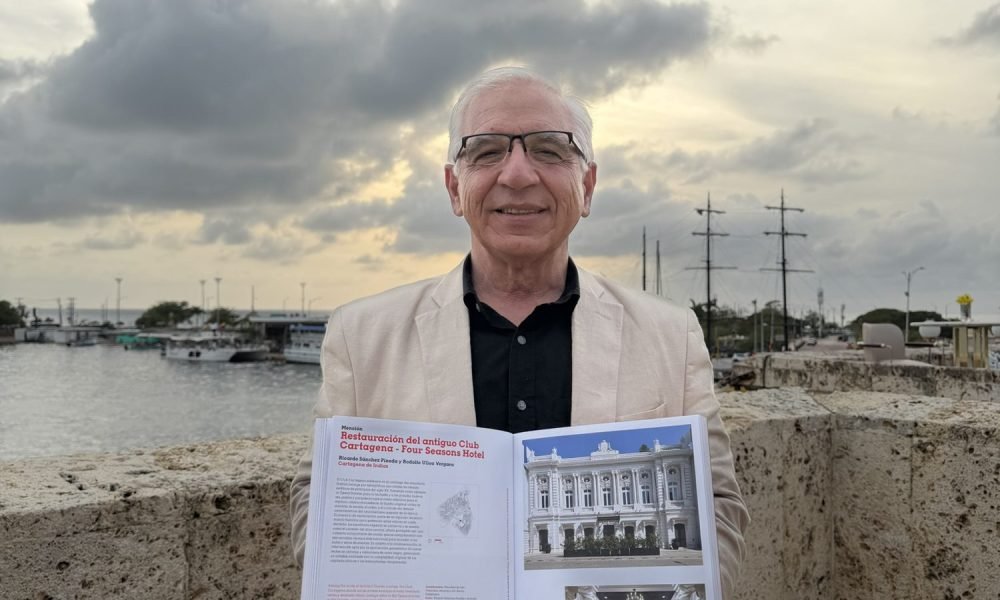 Orgullo cartagenero: arquitecto Rodolfo Ulloa Vergara recibe doble reconocimiento en la XXX Bienal de Arquitectura