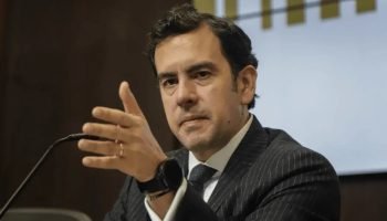 ¿De ministro del Interior a alcalde de Bogotá? Rodrigo Lara suena como posible candidato de defensores de la Patria tras su salida del gobierno
