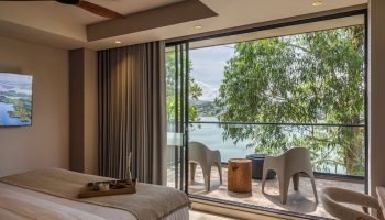 Velto Serene, el hotel con muelle privado donde puedes navegar, practicar paddle y disfrutar de la naturaleza frente al embalse en Guatapé