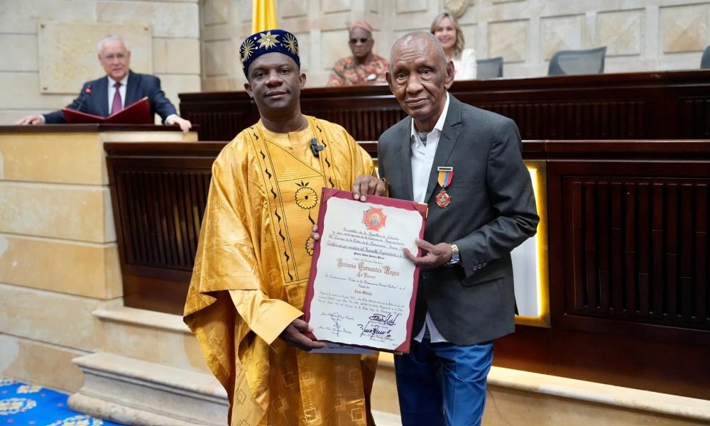 Pambelé, el hombre que le enseñó a Colombia a ganar: por iniciativa del excongresista palenquero Pedro Adán Torres, el Congreso rindió homenaje en vida a la leyenda mundial del boxeo
