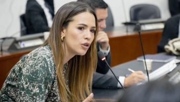 Piden a la Procuraduría investigar a María Fernanda Carrascal por polémica con una menor: congresista asegura que el video habría sido manipulado con IA