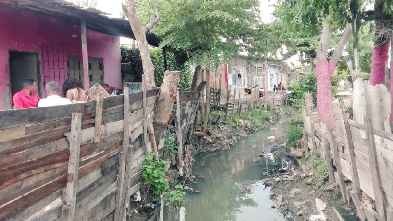 Criaderos de mosquitos por aguas en estancadas.