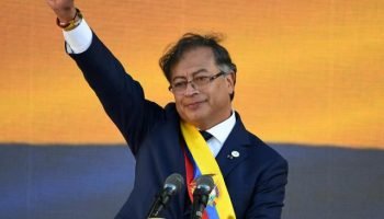 Petro le solicita a congresista bolivarense un proyecto de ley para modificar el escudo de Colombia