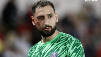 El portero del París Saint Germain (PSG) Gianluigi Donnarumma tras el golpe que ha recibido en el partido contra el Mónaco. EFE/EPA/SEBASTIEN NOGIER